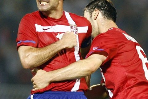 Branislav Ivanovic i Dejan Stankovic slave gol protiv Kameruna