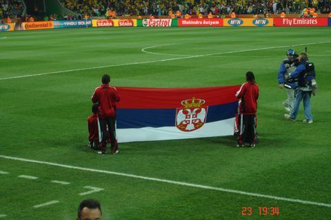 srpska zastava tokom utakmice srbija-australija