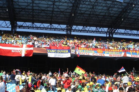 navijaci srbije iz vacouvera na tribinama srbija gana