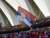 Srpski navijac mase srpsku zastavu tokom utakmice Svetskog Prvenstva 2010