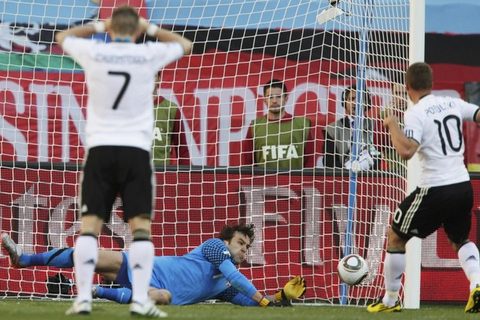 Vladimir Stojkovic brani penal protiv Nemaca