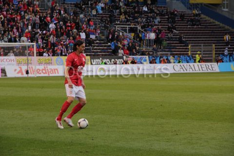Neven Subotić sa loptom